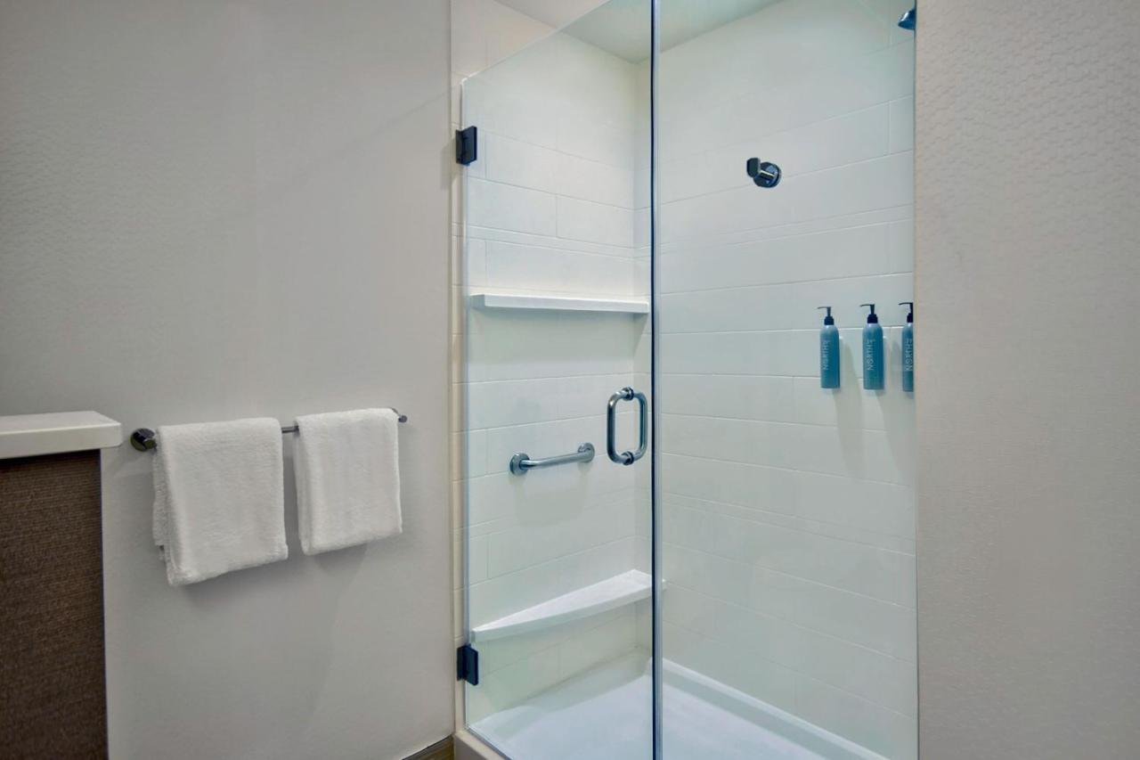 Courtyard By Marriott Hills