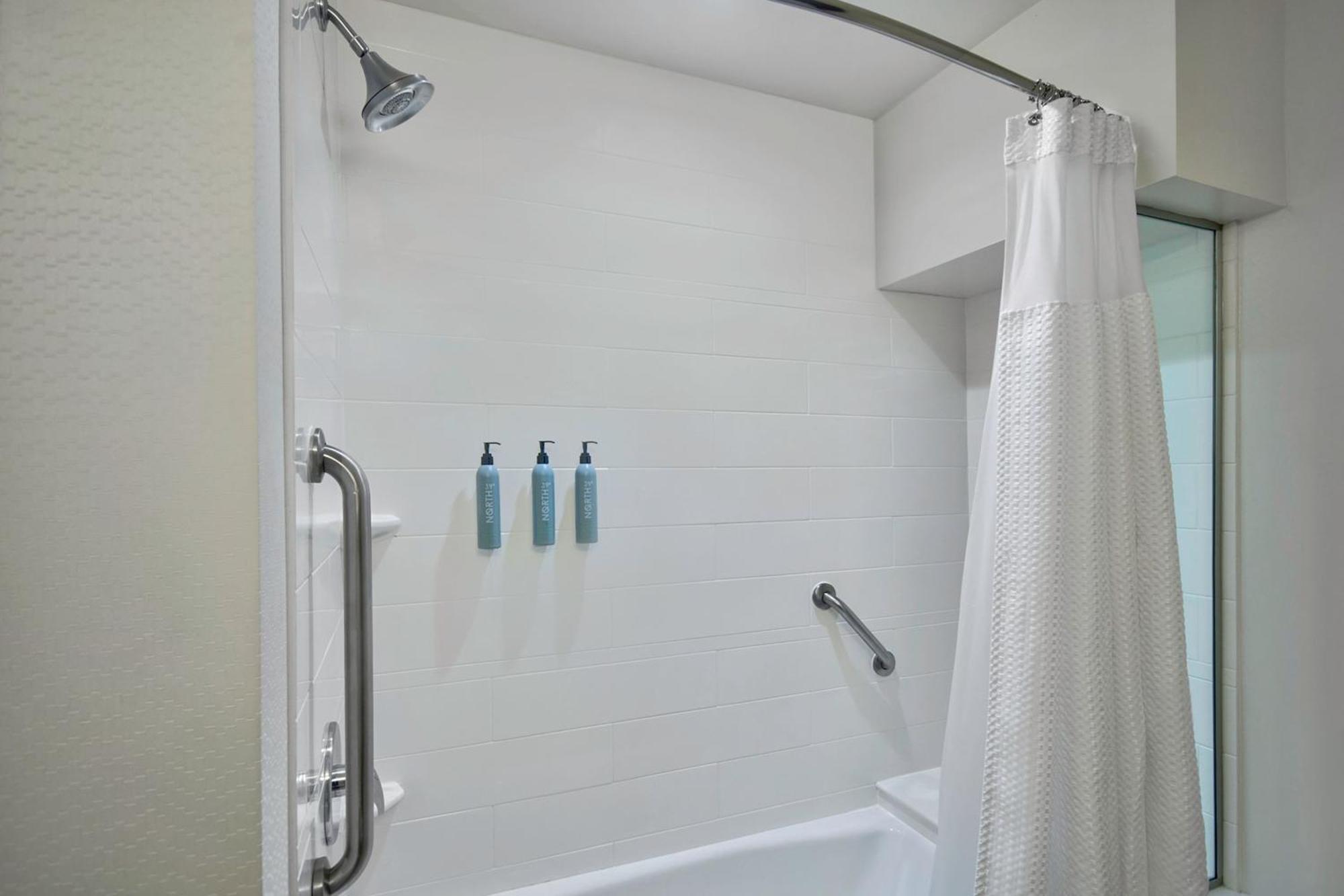 Courtyard By Marriott Hills