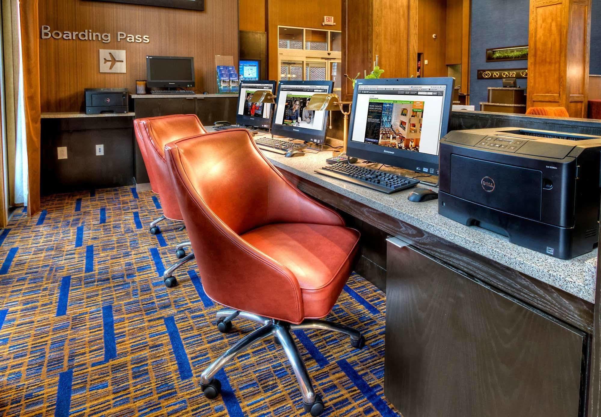 Courtyard By Marriott Hills 3*