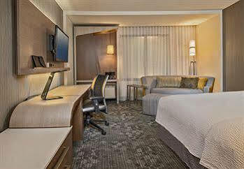 Courtyard By Marriott Hills Hotel Nashville
