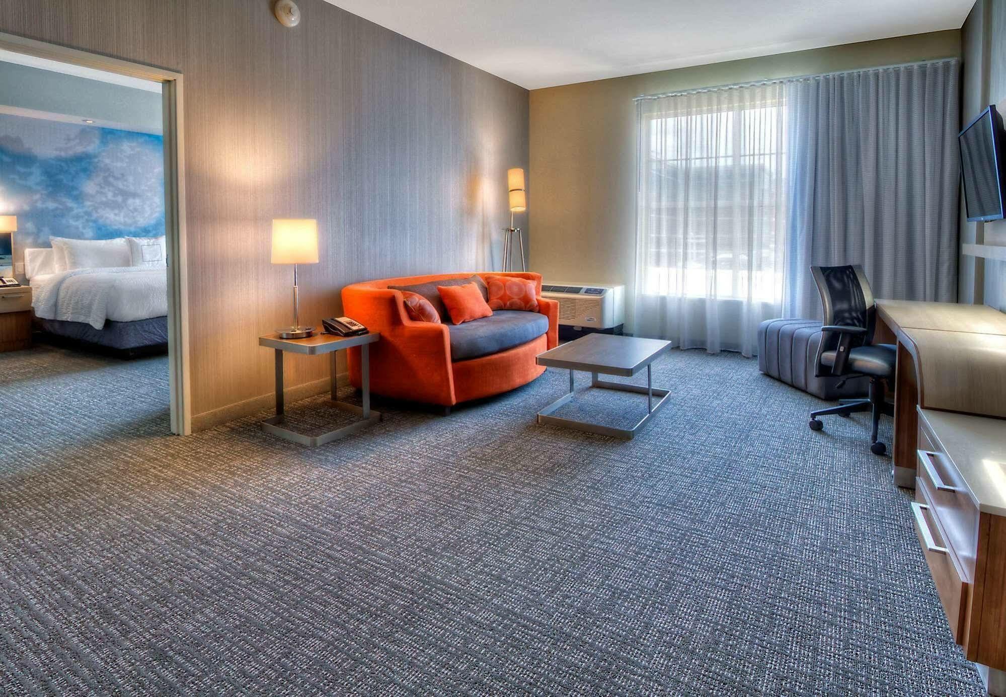 Courtyard By Marriott Hills